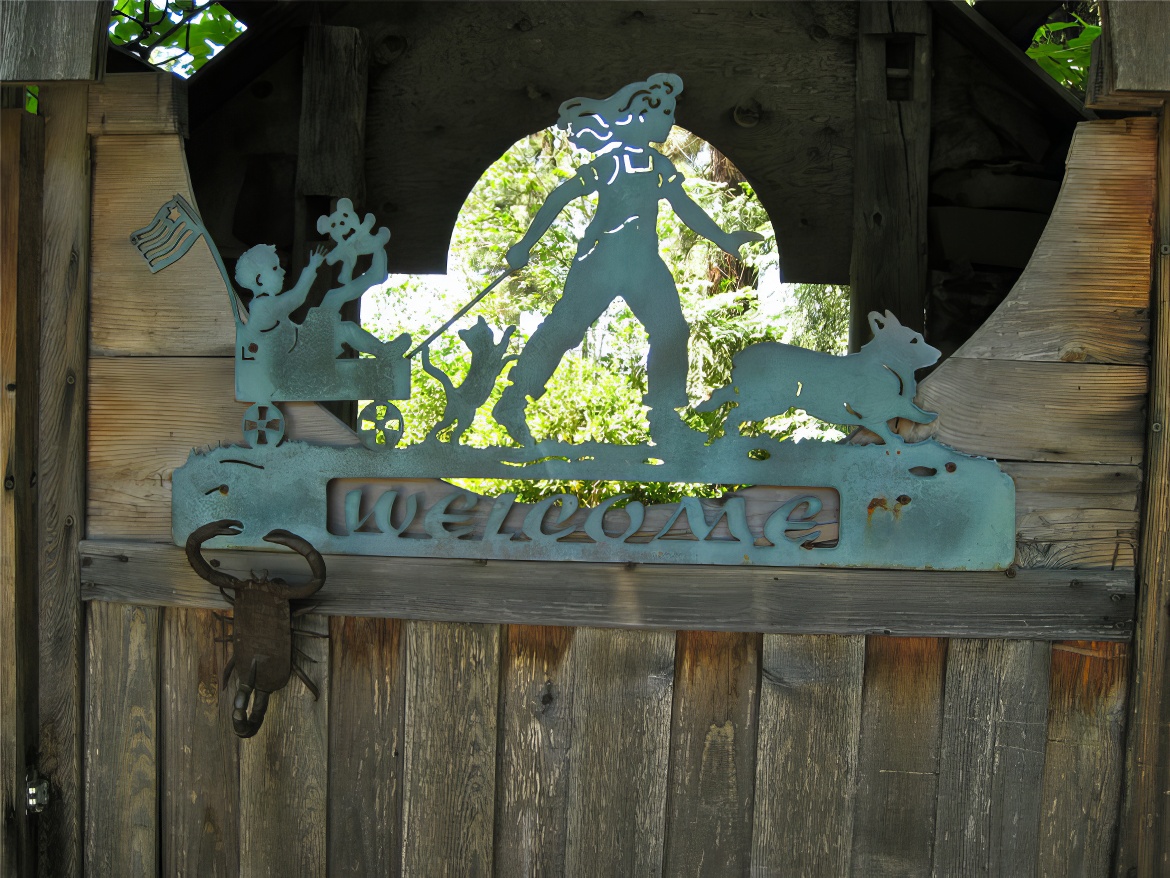 Welcome Gate Detail