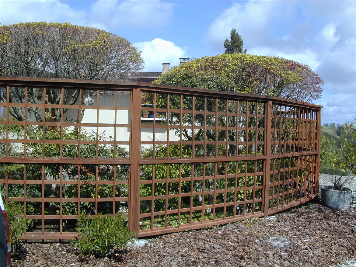 Curved Lathwork Fence