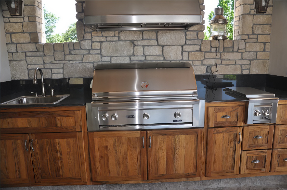 Outdoor Kitchen